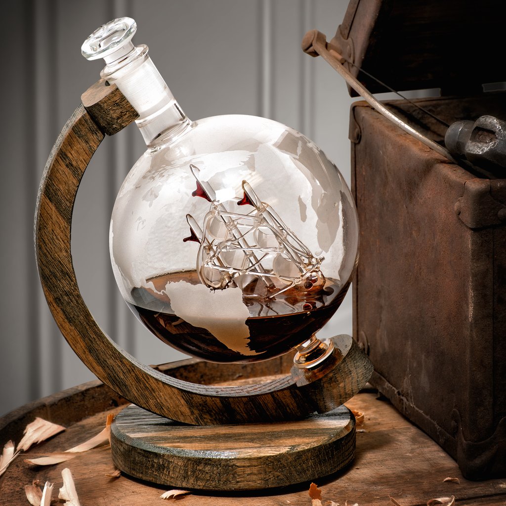 Etched Globe Decanter With Ship Inside - 1000ml (Magellan's Victoria)